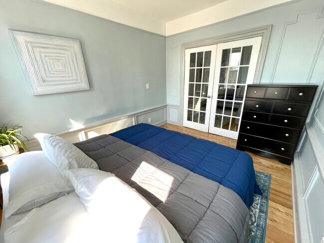 Building Photo - 990 Carroll St