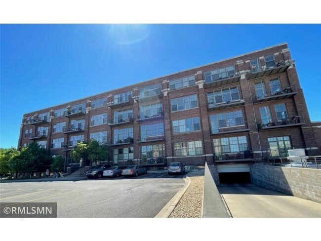 Building Photo - 1901 E Hennepin Ave