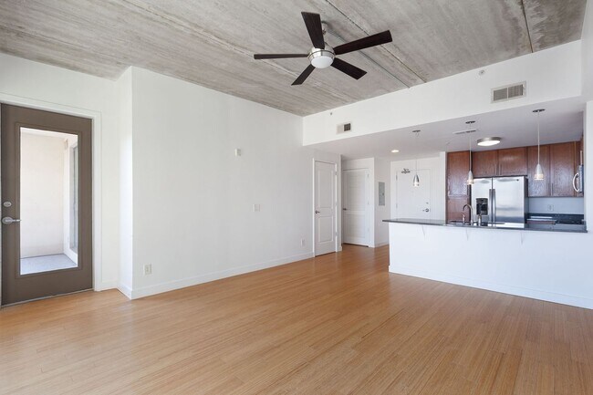 Foto del edificio - 1/1  Condo in Grant Park w/ City Views Right By Grant Park Market and Shops!