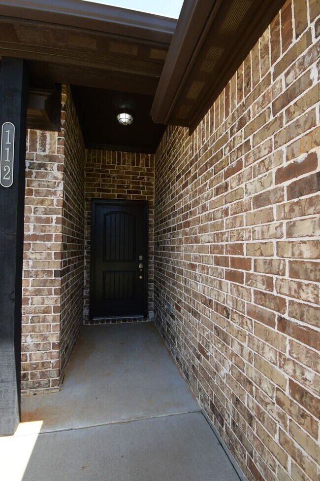 Foto del edificio - Granite Countertops, Garage & Fenced Yard!