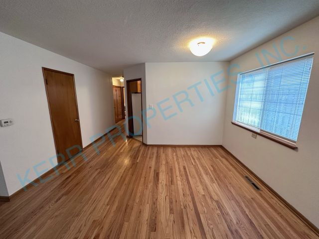 Building Photo - Charming 2-Bed Oasis with 1,111 Sq Ft of C...