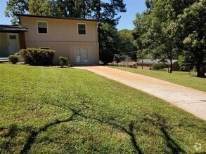 Building Photo - 1675 Bouldercliff Ct SE