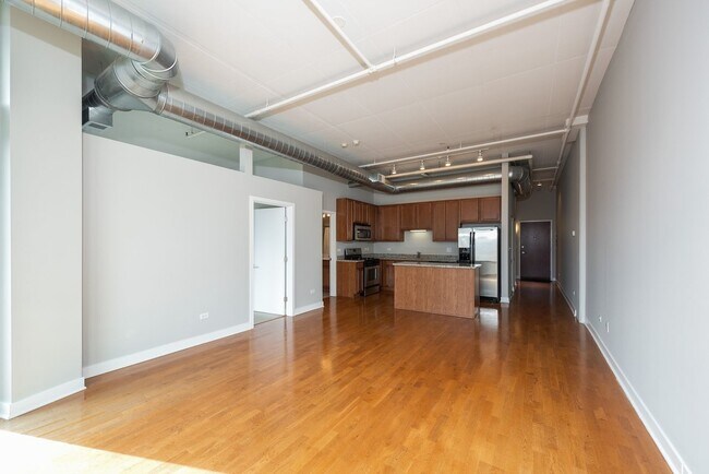 Building Photo - 740 W Fulton St