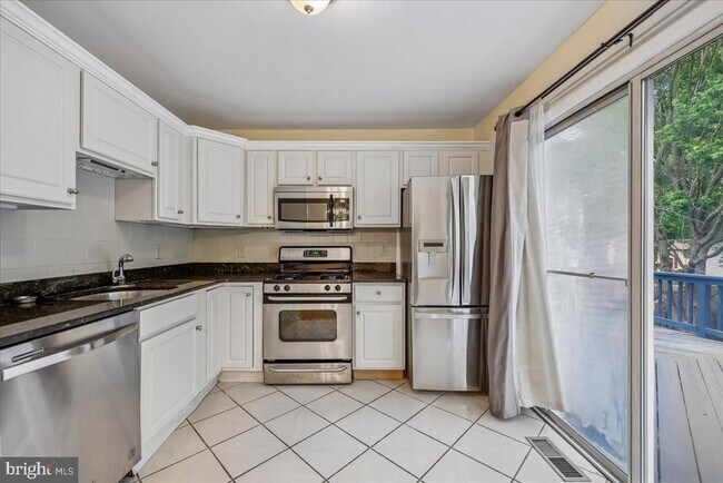 Foto del edificio - 8215 Mallory Terrace