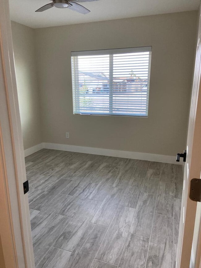 Foto del edificio - 9351 W Caron Dr