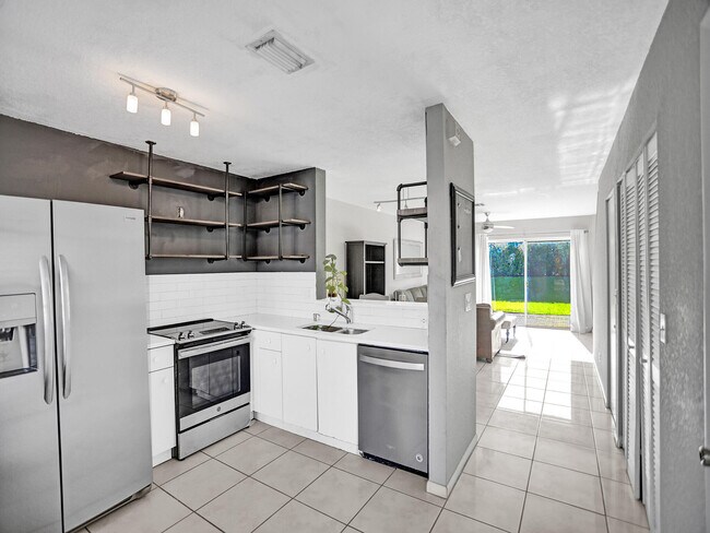 Building Photo - 9858 Kamena Cir