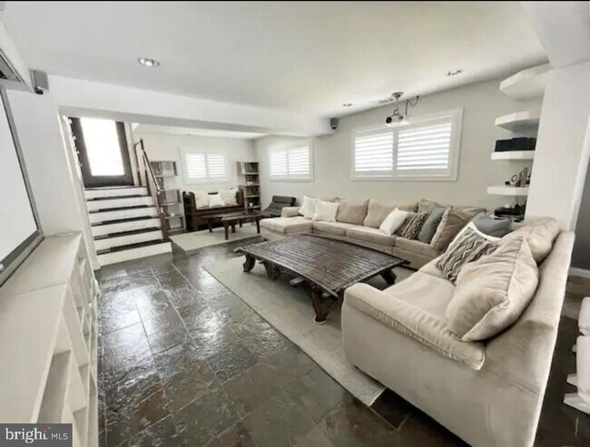 Foto del edificio - 3522 Rockway Ave