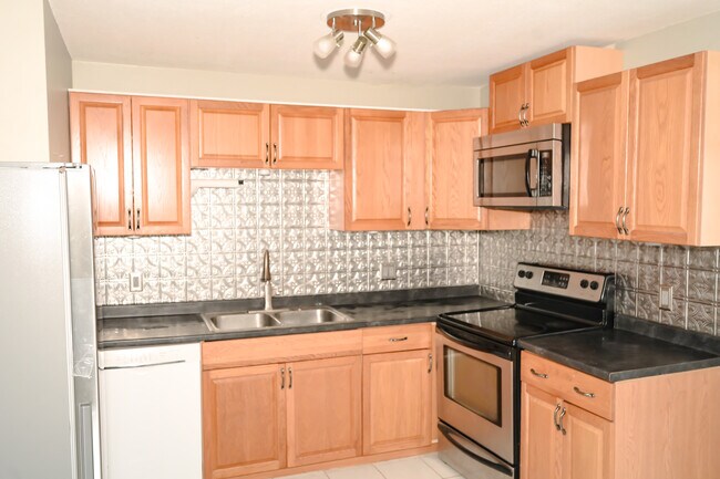 Foto del edificio - 139 S Main St