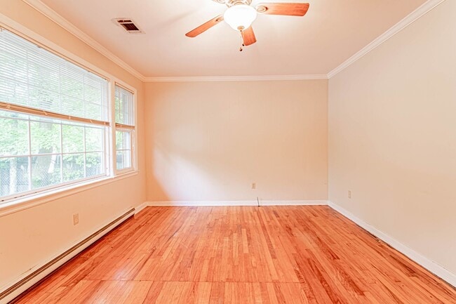 Building Photo - Affordable Unit, Duplex in Greenville