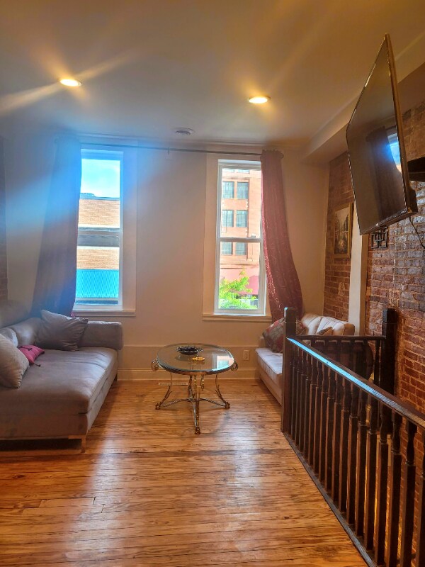 Foto del edificio - 503 W Lexington St