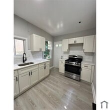 Building Photo - 2800 W Cold Spring Ln