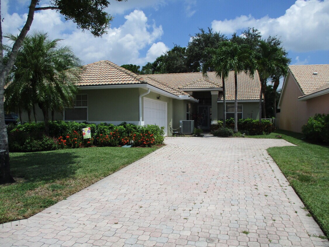 Primary Photo - 5355 Grande Palm Cir