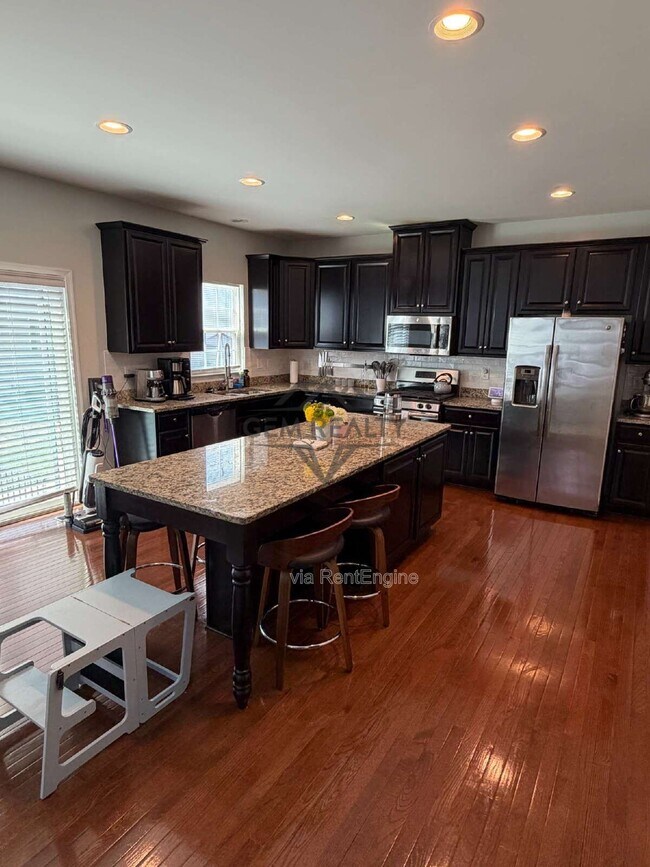 Foto del edificio - 9321 Blue Pine Ln