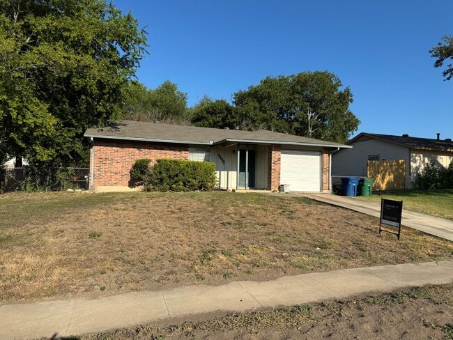 Building Photo - NICE 3 BR HOME W/ EASY ACCESS TO FT. SAM, ...