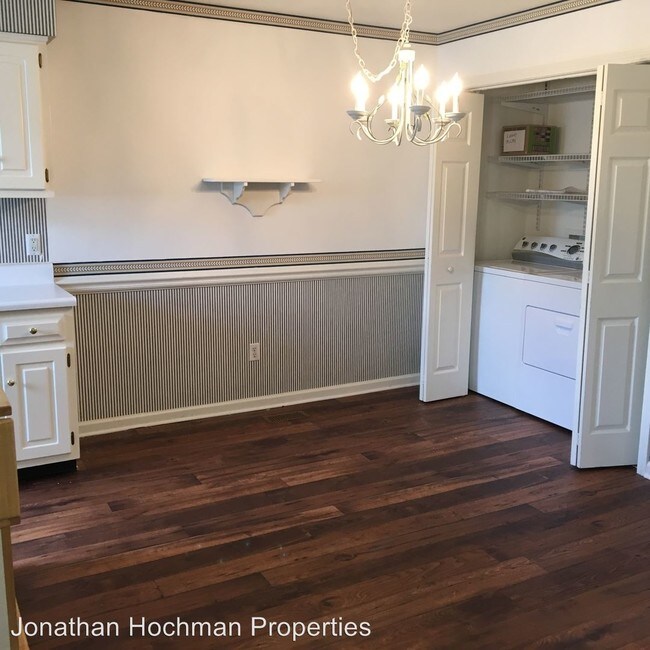 Foto del edificio - 6631 Hickory Trace Cir
