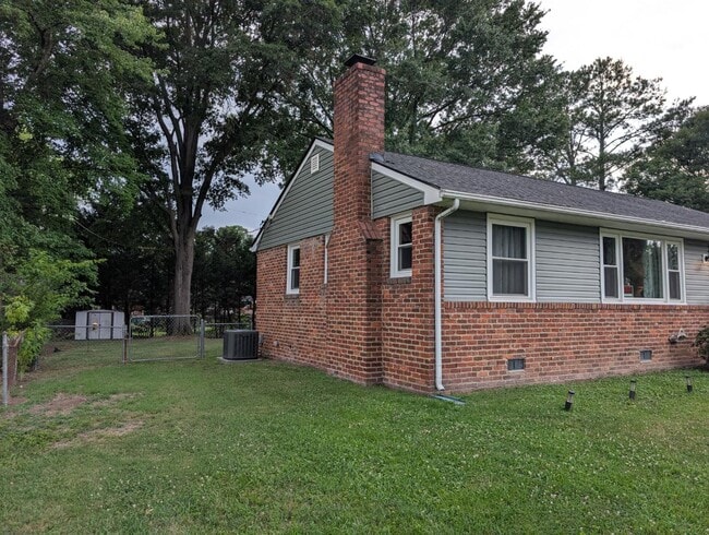 Building Photo - 8209 Reinland Dr