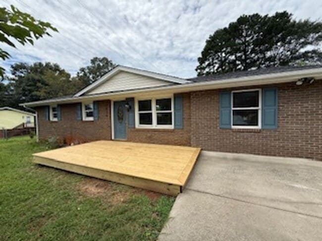 Building Photo - Spacious 4-Bedroom 2 Bath Home for Rent!