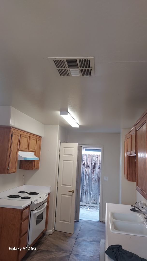 Foto del edificio - 700 Spring Meadow Ct