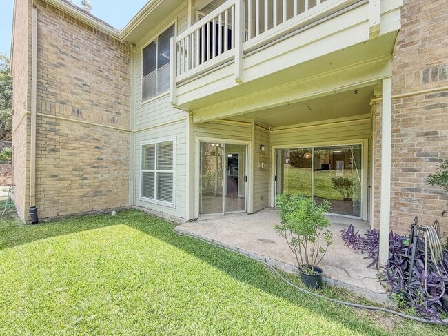 Foto del edificio - 2450 Wickersham Ln