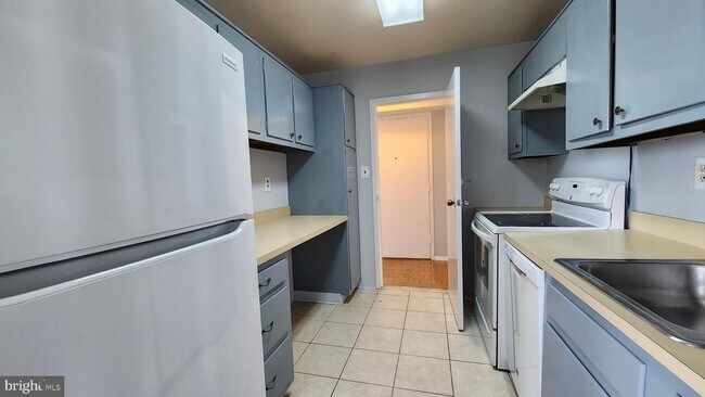 Foto del edificio - 9701 Fields Rd