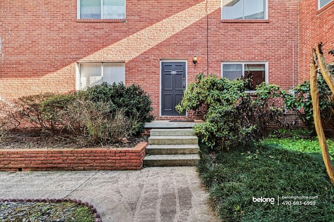 Building Photo - 1822 N Rock Springs Rd NE