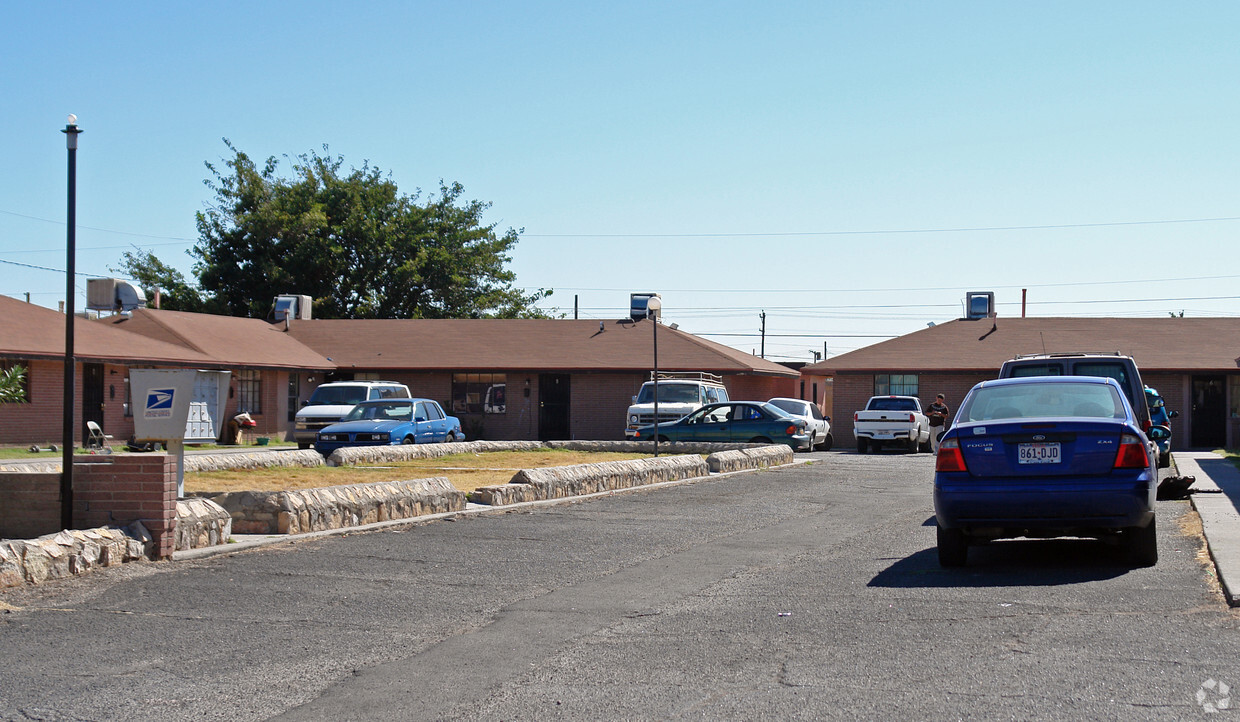Building Photo - 4912 Hercules Ave