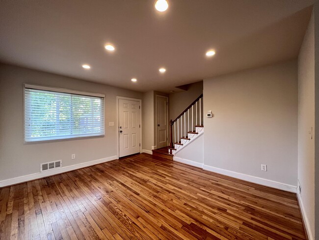 Building Photo - 508A E Howell Ave