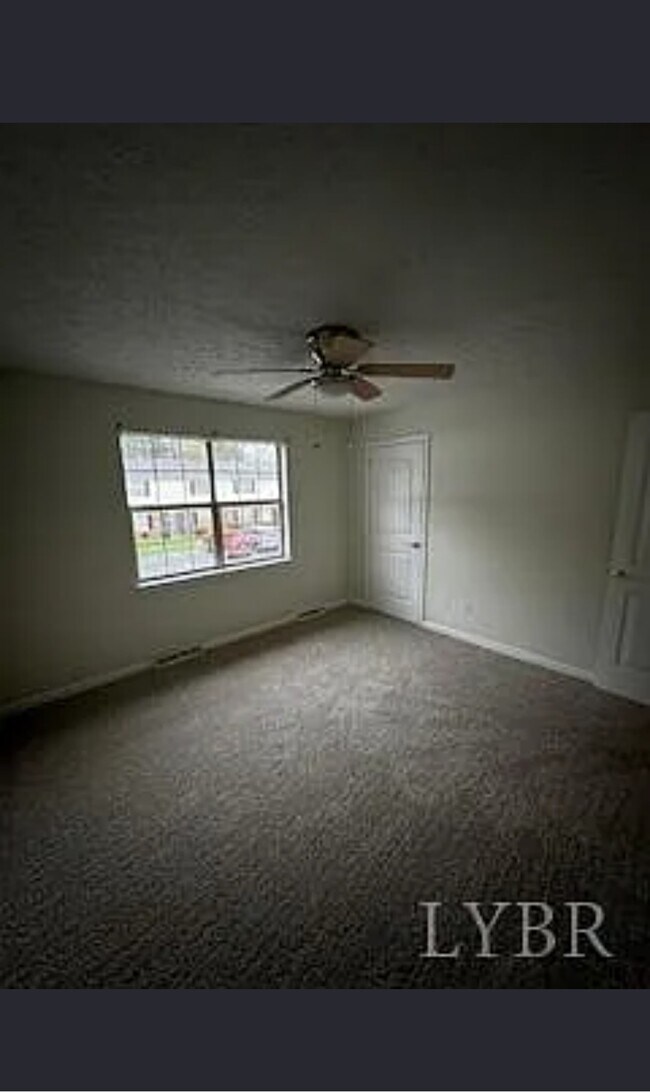 Foto del edificio - 8022 Timberlake Rd