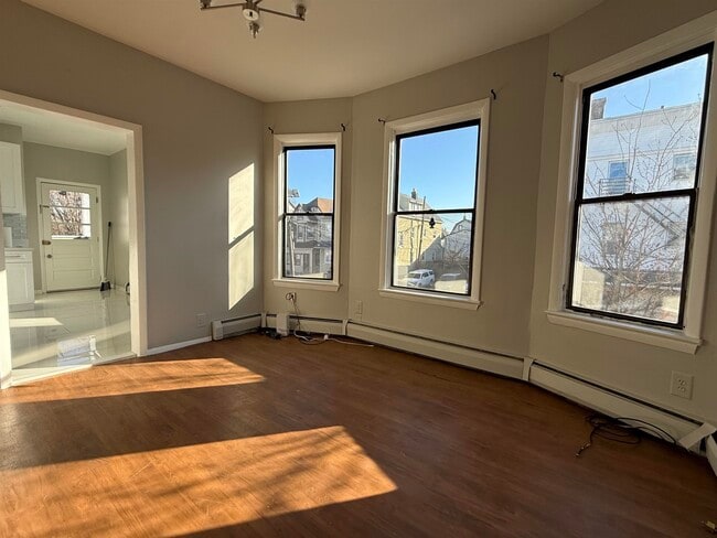 Building Photo - 846 Broadway