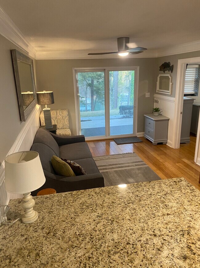Foto del edificio - 2109 Pine Tree Dr
