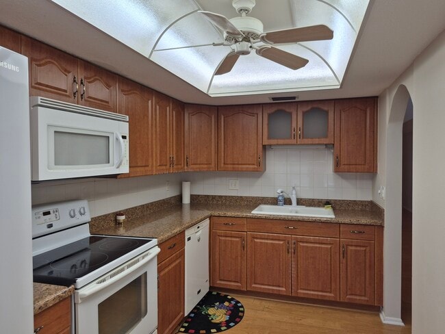 Building Photo - 5745 Summerside Ln