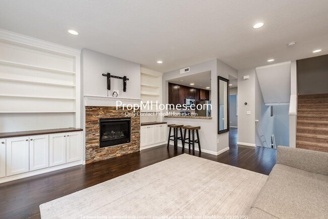 Building Photo - Luxury Townhome in Tanasbourne - Close to ...