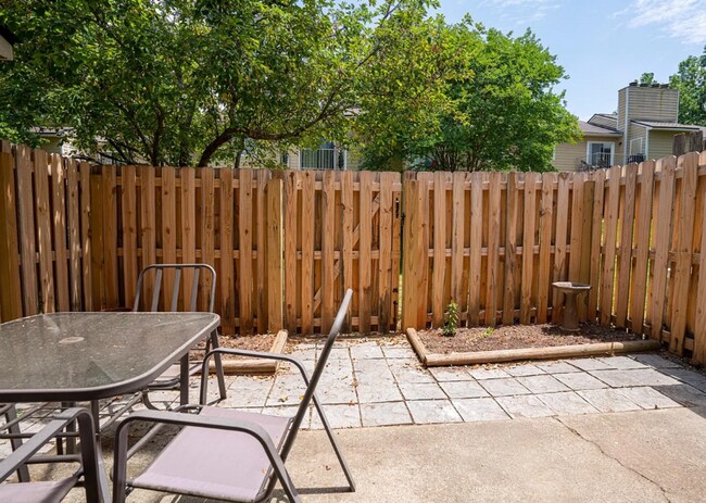Building Photo - Extremely Spacious Townhome by South Park