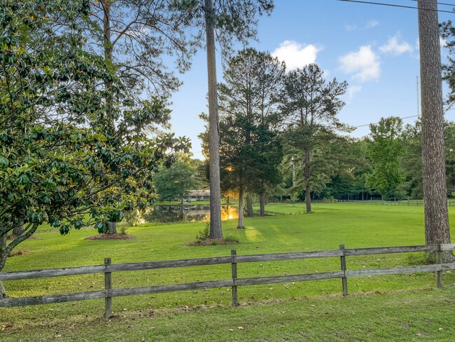 Building Photo - 1080 Pine Cone Ln