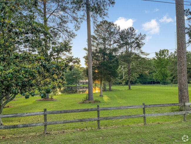 Building Photo - 1080 Pine Cone Ln