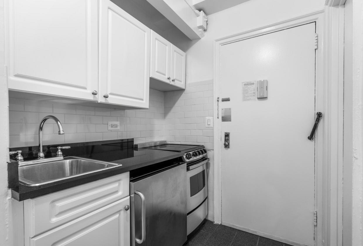 Kitchen - 310 E 44th St