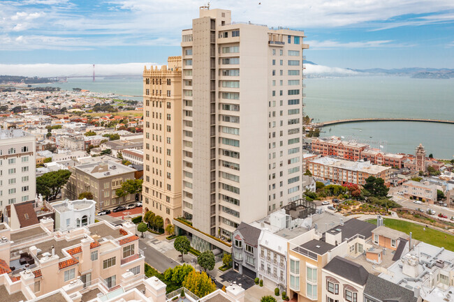 Proximity to Golden Gate Bridge - 1080 Chestnut St