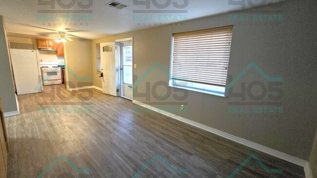 Building Photo - 2 Bedroom Home