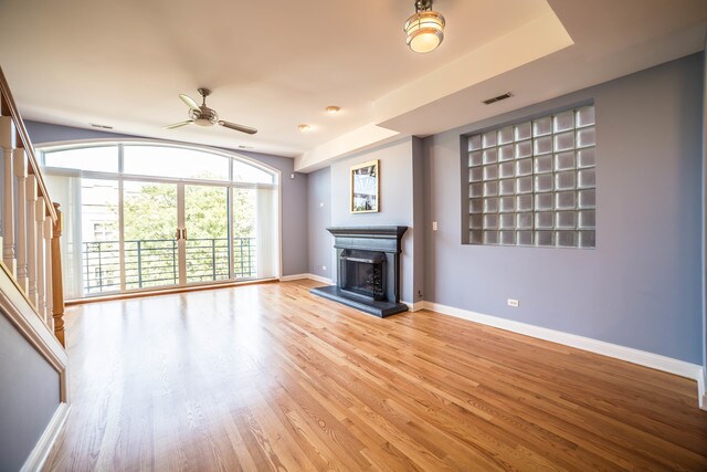 Building Photo - 727 W Belmont Ave