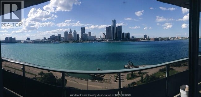 Building Photo - 111 Riverside Dr E