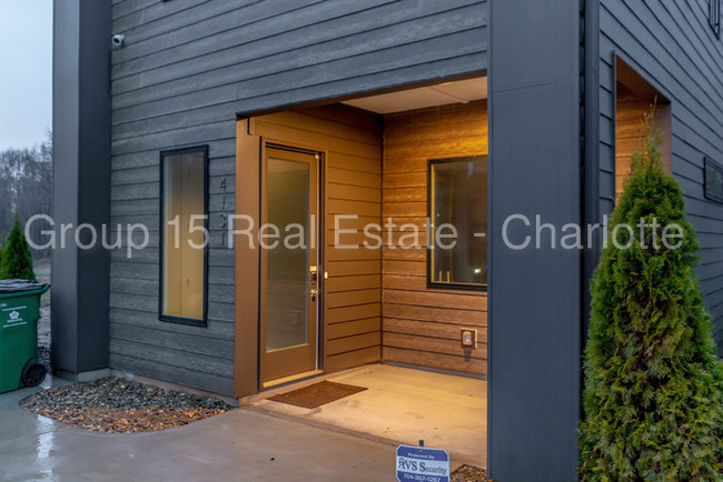 Building Photo - 4131 Merlane Dr