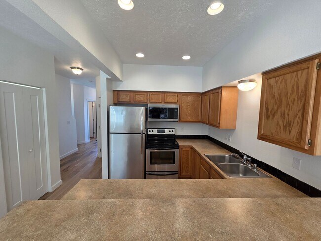 Foto del edificio - Beautifully Remodeled townhome on the south hill