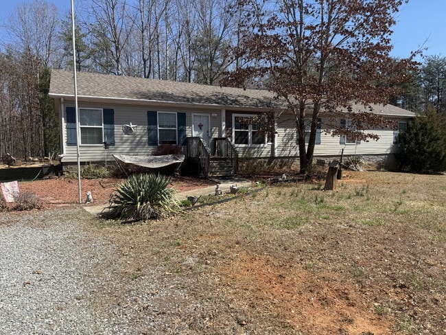 Building Photo - Quiet country living near in Altavista but not too far from Lynchburg, Gretna or Hurt.