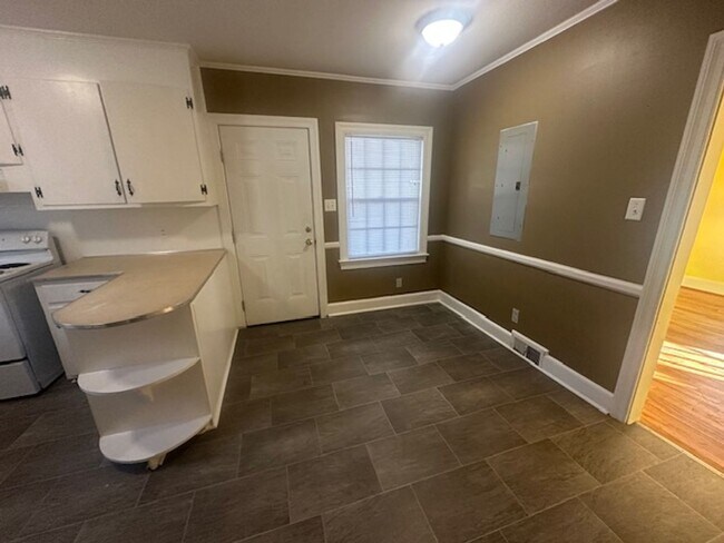 Foto del edificio - 705 Parrott Ave