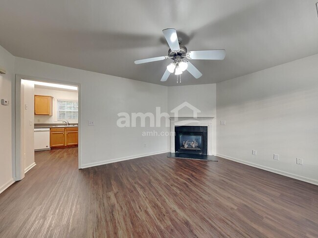 Foto del edificio - 606 3 Oaks Dr