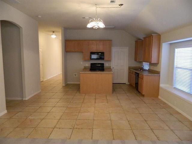 Building Photo - 2213 Kingsdale Ct
