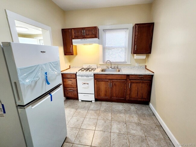 Building Photo - 148 N Pascack Rd