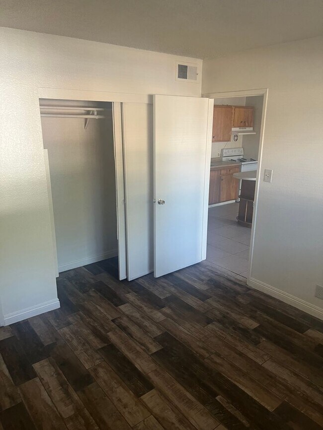 Building Photo - 1 Bedroom 1 Bath In Central Las Vegas