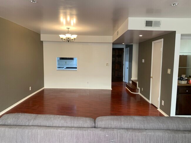 Building Photo - 11473 Moorpark St