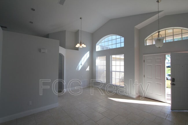 Building Photo - 5754 Loma Vista Dr W